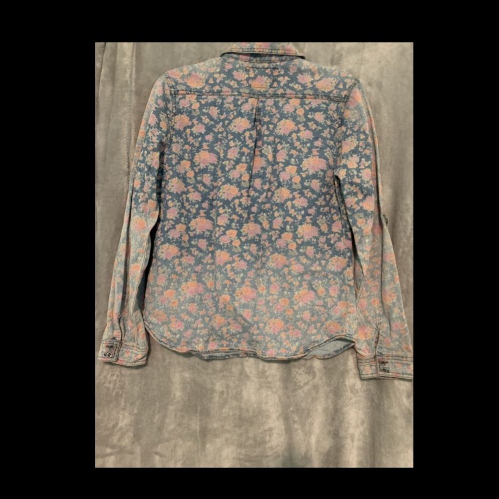 Button down - Picture 2 of 2